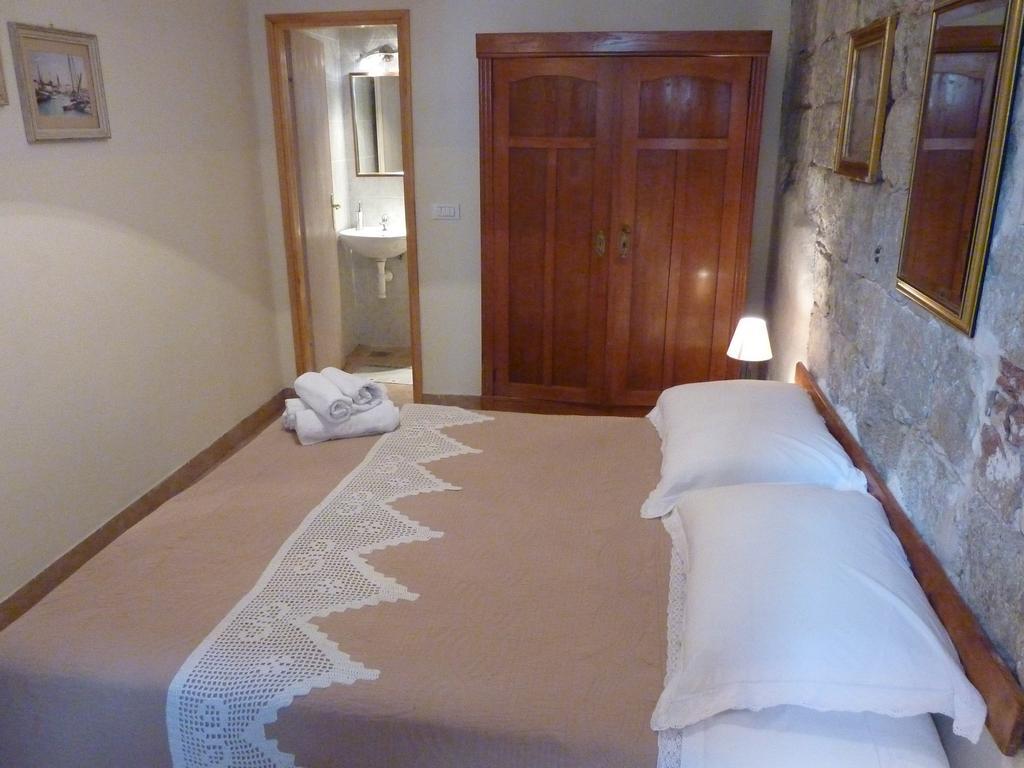 Authentic Mediterranean Apartment Split Room photo